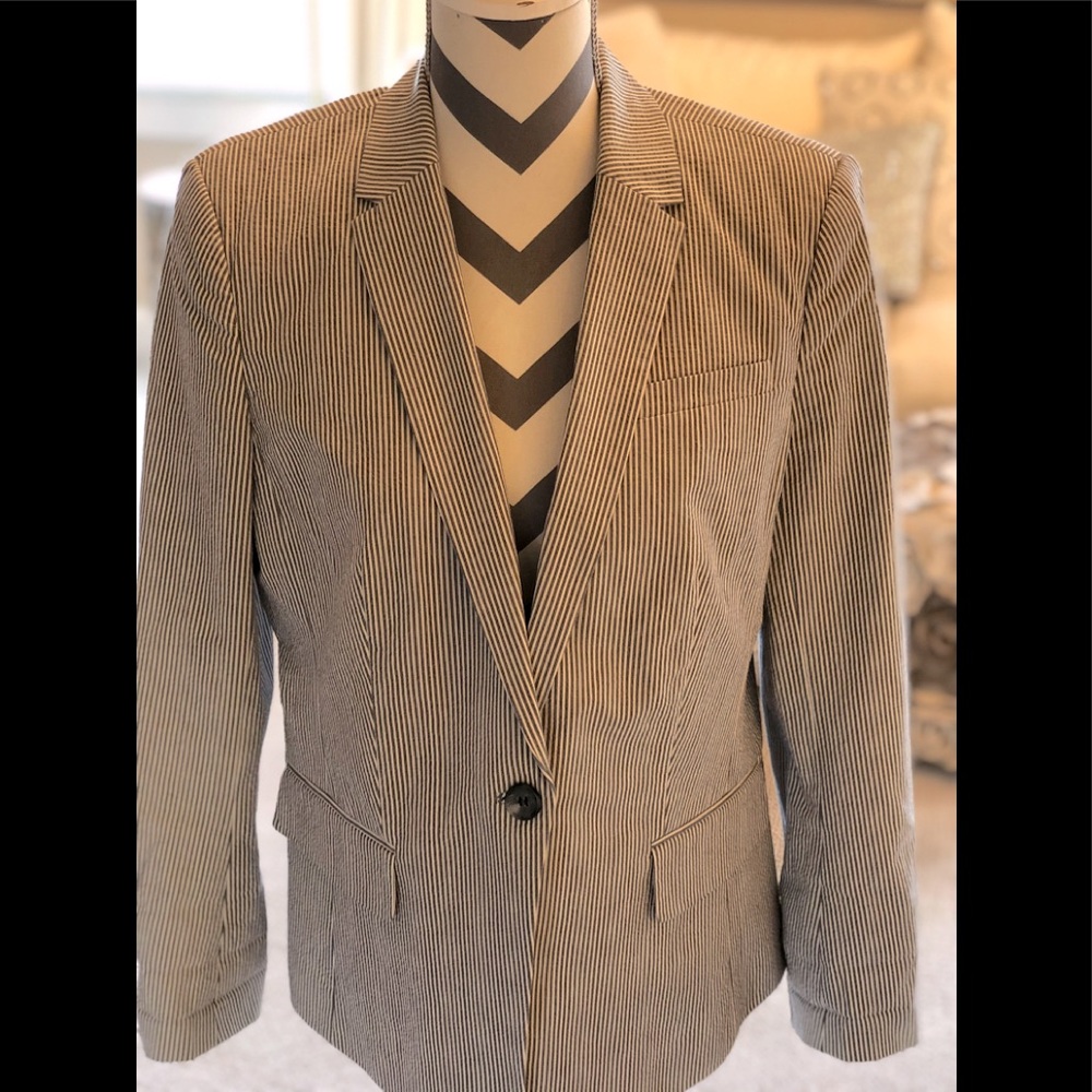 Seersucker Jacket. Size 14P. Worn once.